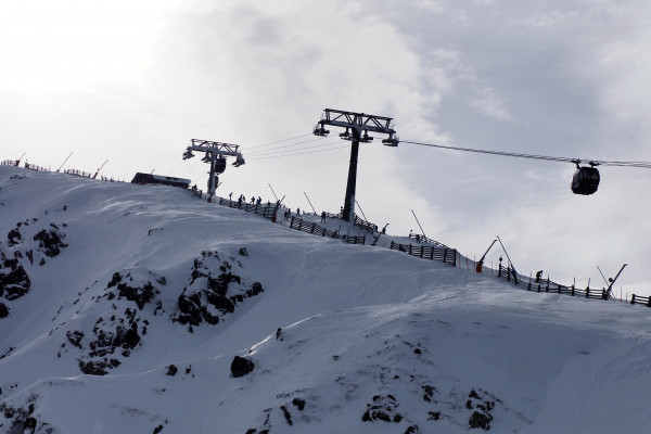 Na Chopku vládne pravá zimná atmosféra. Pozrite sa koľko lyžiarov prišlo do Jasnej